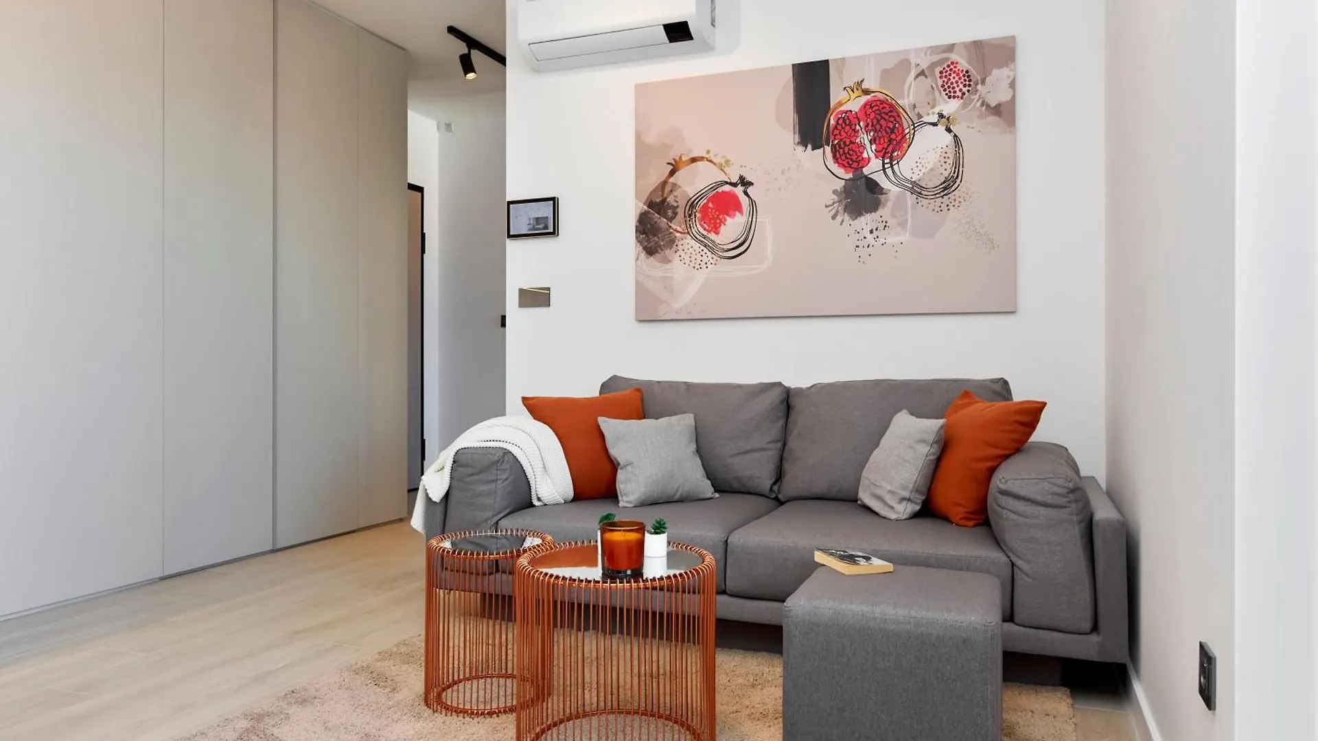 You & Me Pula With Garage Parking Apartment