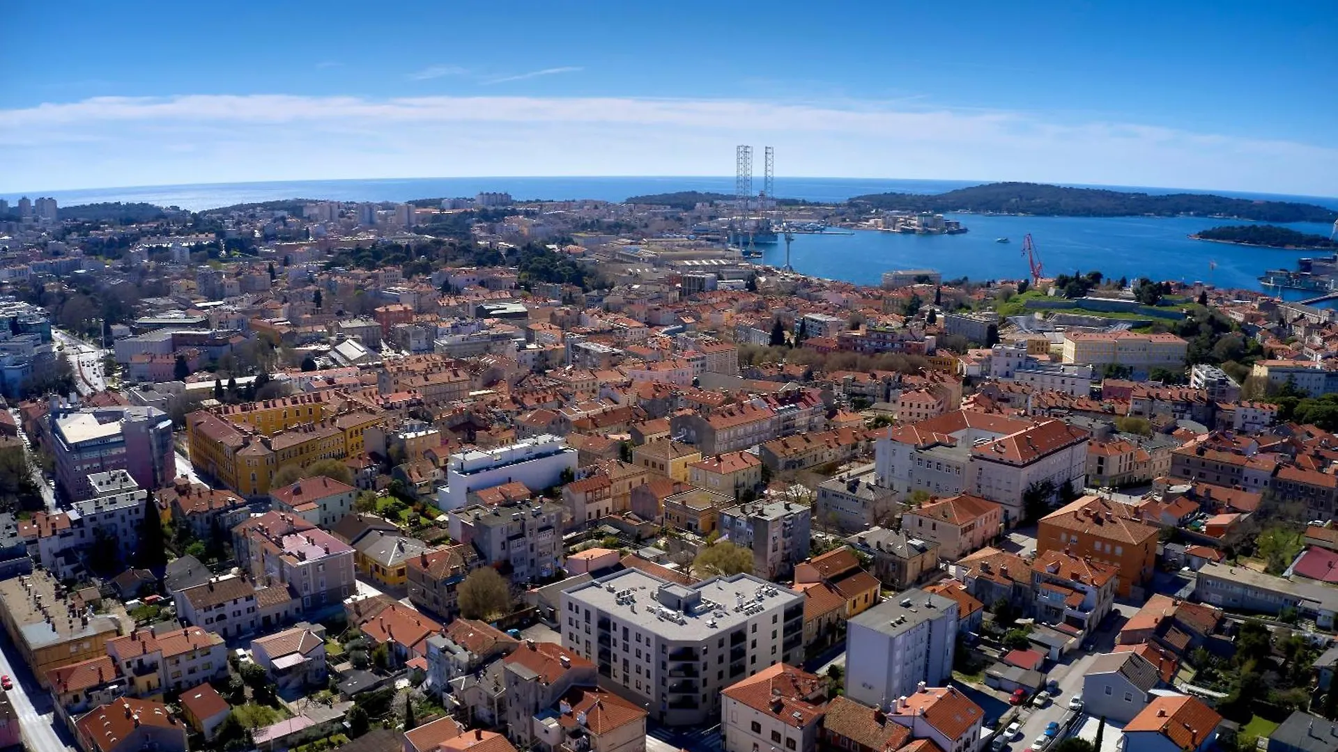 Apartment You & Me Pula With Garage Parking